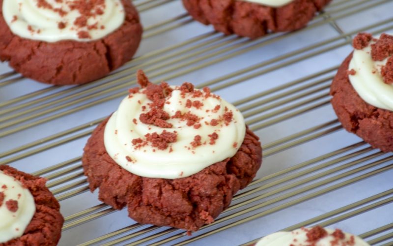 Red Velvet Crumbl Cookies La Soleta Arte En Cocina