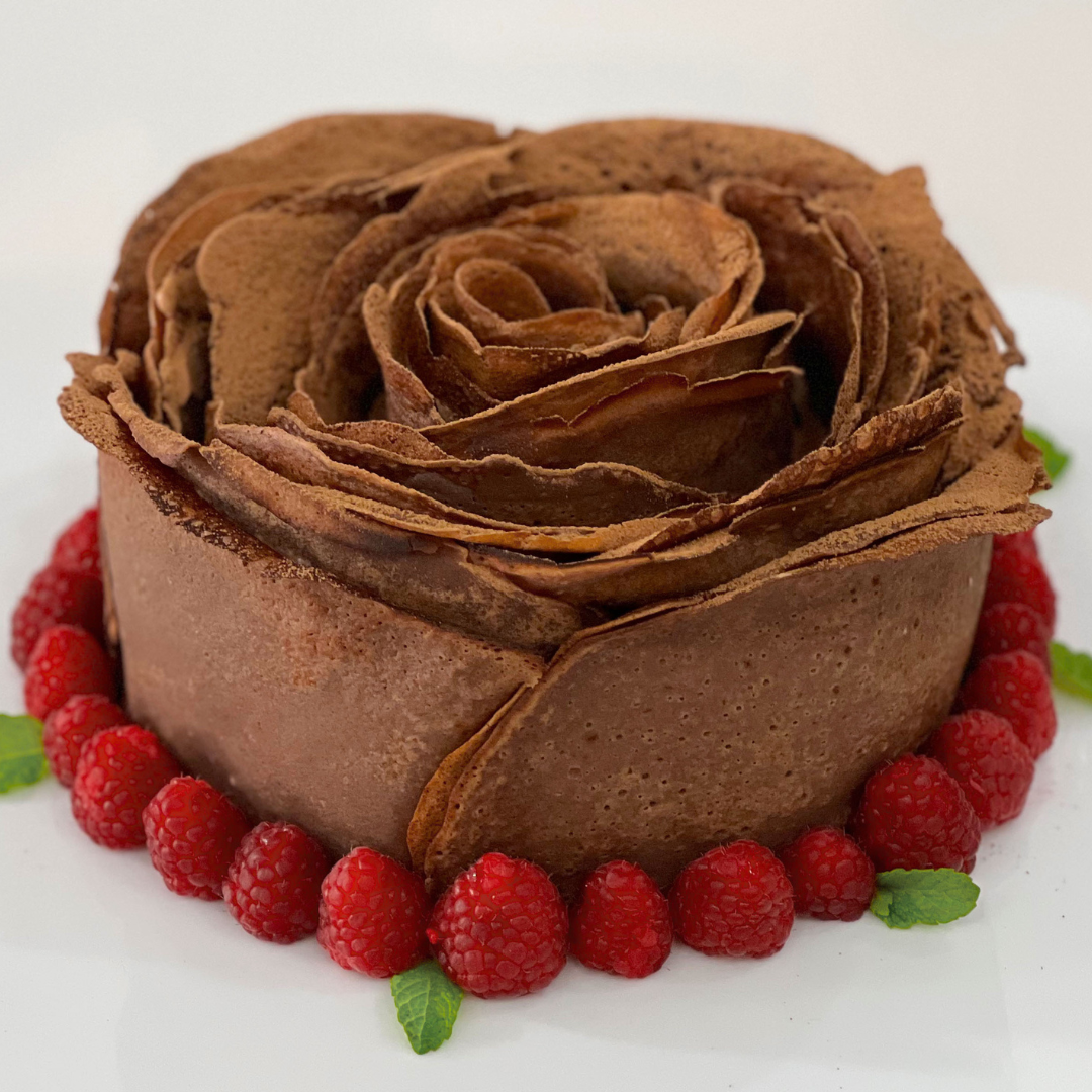 Rosa de crepas de chocolate con crema de nutella