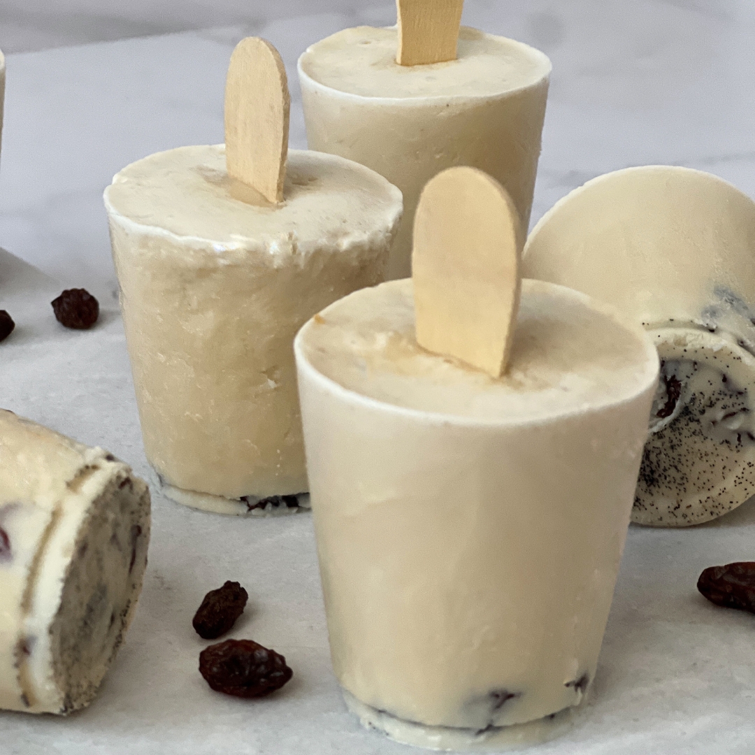 Paletas de vainilla, pasas y ron