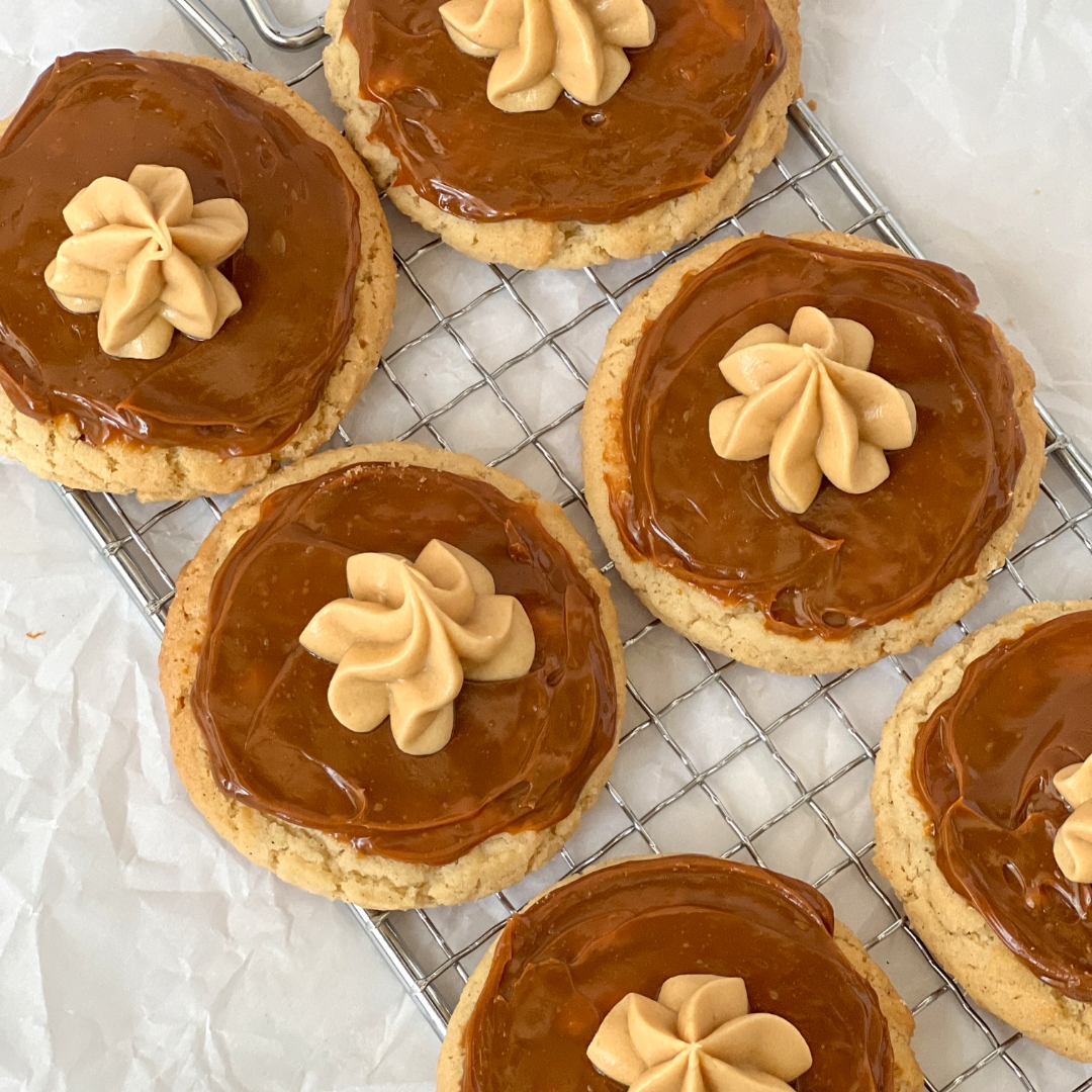 Crumbl Dulce de leche Cookies