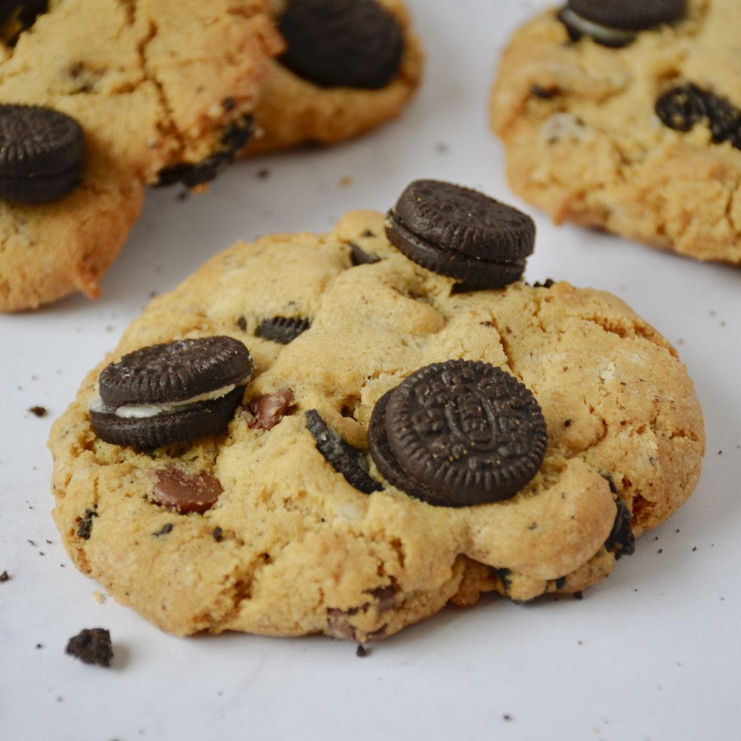 Chocolate chips Oreo cookies
